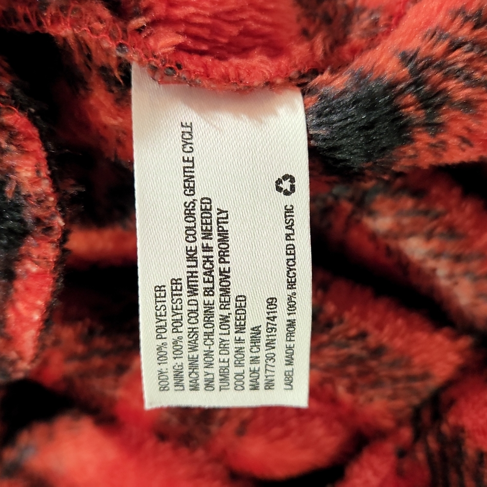 Colsie Plaid Fuzzy Robe - Picture 3 of 4